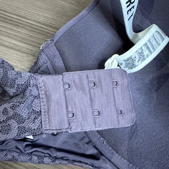 Victoria's Secret Lavender Bra with Logo Straps - Picture 4 of 7